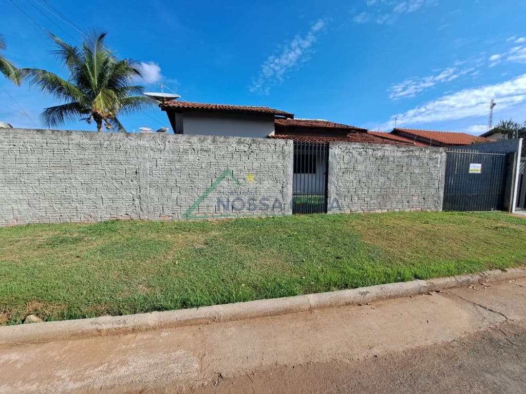 Casa à venda em Bandeirantes II, Lucas do Rio Verde: 2 dormitórios e garagem